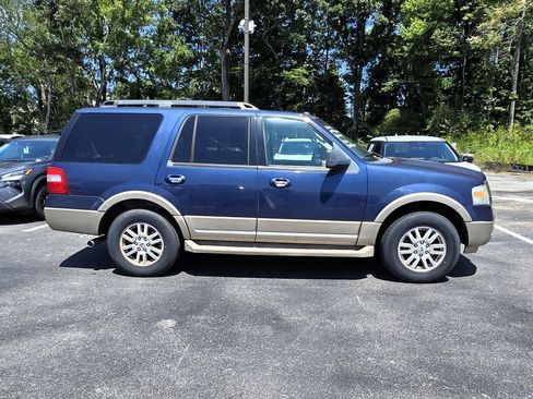 Used 2013 Ford Expedition XLT RWD image 2