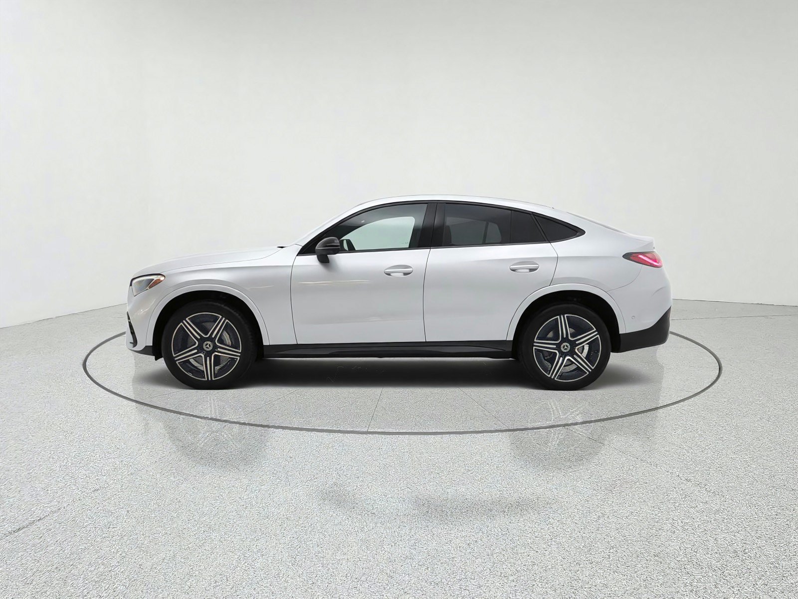 Used 2024 Mercedes-Benz GLC 300 4MATIC image 8