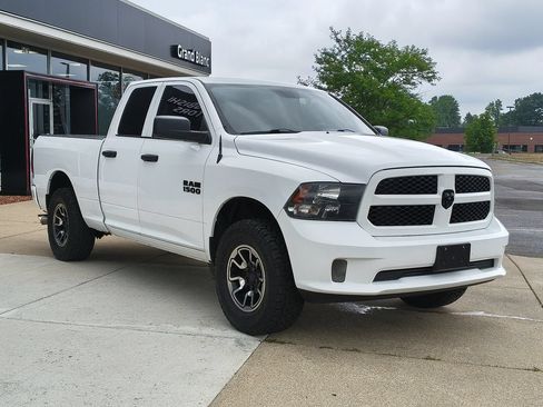 Used 2018 RAM 1500 Express w/ Express Value Package AWD/4WD image 12