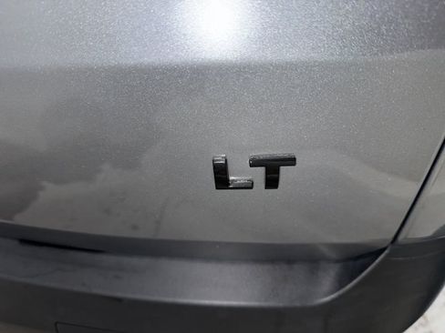 Used 2023 Chevrolet Traverse LT FWD image 33