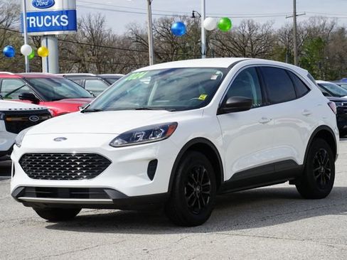 Certified 2022 Ford Escape SE w/ Convenience Package image 3