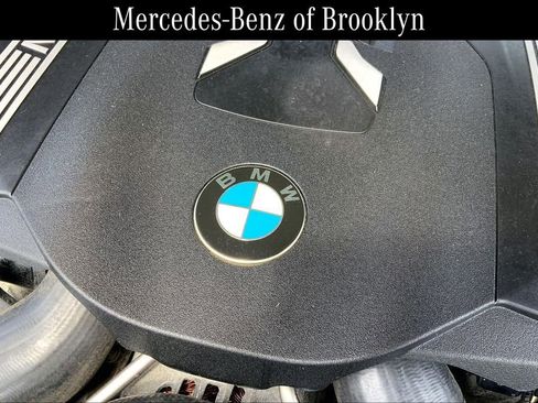 Used 2021 BMW 750i xDrive w/ M Sport Package AWD/4WD image 32