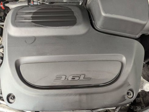 Used 2023 Chrysler Pacifica Touring-L FWD image 34