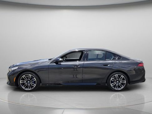 Used 2026 BMW 530i xDrive w/ M Sport Package AWD/4WD image 3