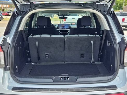 Used 2025 Ford Explorer Active RWD image 9