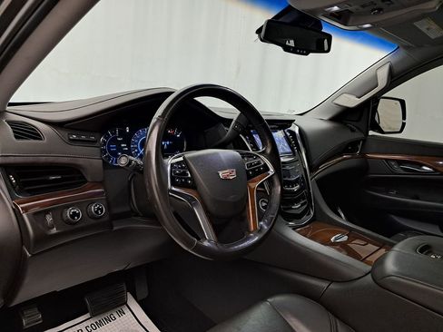 Used 2016 Cadillac Escalade Luxury image 9