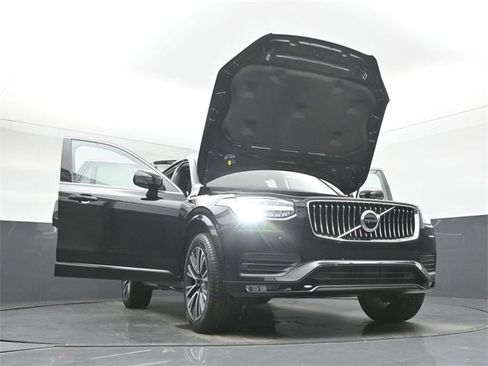 Used 2022 Volvo XC90 T6 Momentum image 56
