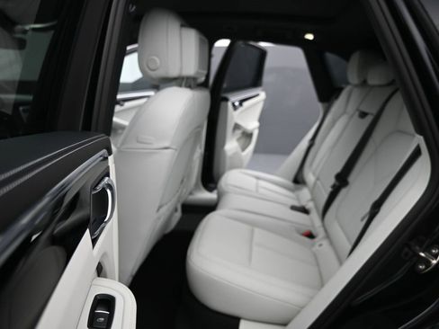 New 2026 Porsche Macan image 21