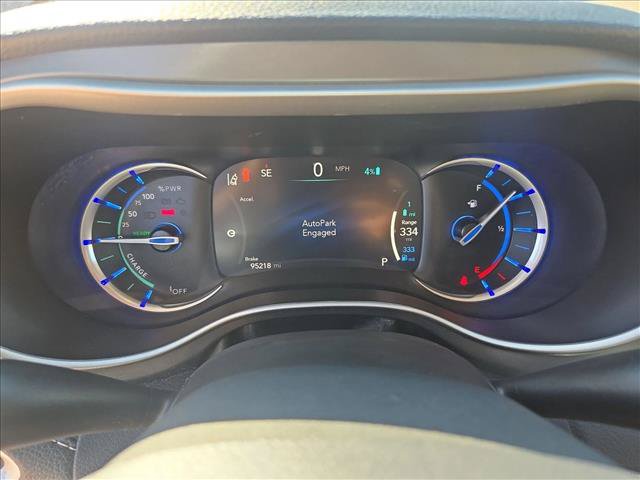 Used 2023 Chrysler Pacifica Touring-L FWD image 11