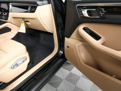 Certified 2026 Porsche Macan AWD/4WD image 27