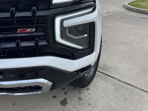 Used 2025 Chevrolet Suburban Z71 AWD/4WD image 13