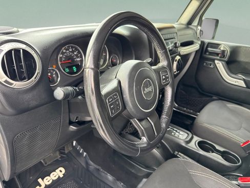 Used 2018 Jeep Wrangler Unlimited Sahara w/ Connectivity Group AWD/4WD image 18