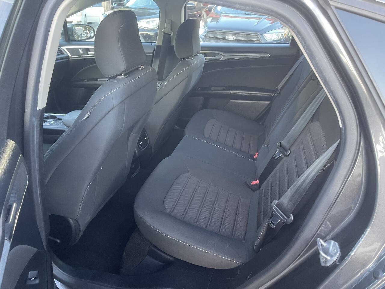 Used 2020 Ford Fusion SE FWD image 23