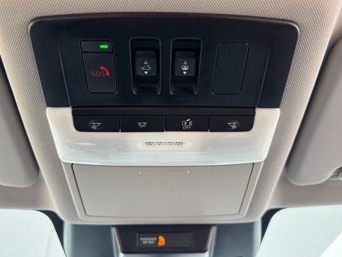 Used 2024 Nissan Rogue SV w/ SV Premium Package FWD image 29