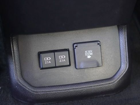 Used 2021 Toyota Highlander Limited FWD image 39