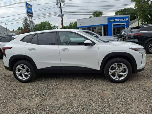 Used 2024 Chevrolet Trax LS w/ LS Convenience Package FWD image 9