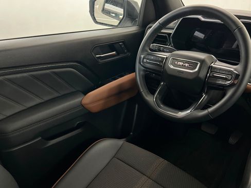 Used 2026 GMC Canyon AT4 AWD/4WD image 12
