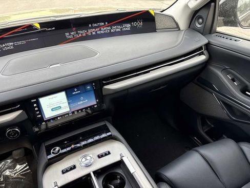 New 2026 Lincoln Navigator L Reserve AWD/4WD image 15