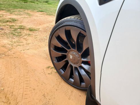 Used 2022 Tesla Model Y Performance AWD/4WD image 4