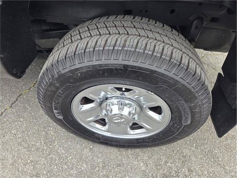 Used 2017 RAM 2500 Tradesman w/ Chrome Appearance Group RWD image 23