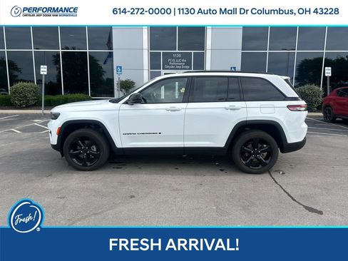 Used 2023 Jeep Grand Cherokee Altitude AWD/4WD image 7