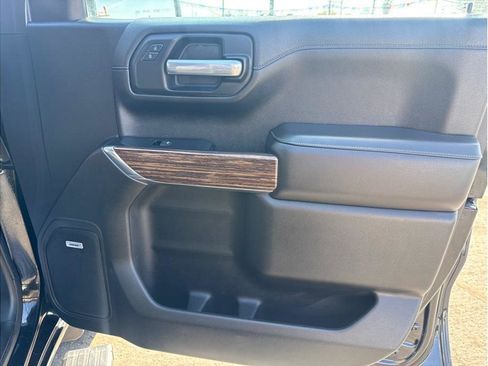 Used 2019 Chevrolet Silverado 1500 High Country w/ Technology Package AWD/4WD image 5