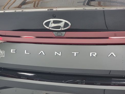 Used 2021 Hyundai Elantra SEL FWD image 10