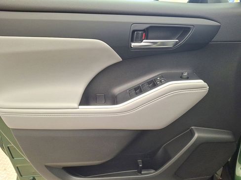 Certified 2023 Toyota Highlander XLE image 10