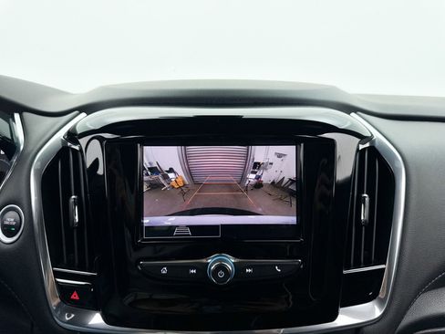 Used 2022 Chevrolet Traverse LT image 24