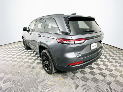 Certified 2024 Jeep Grand Cherokee Altitude image 8