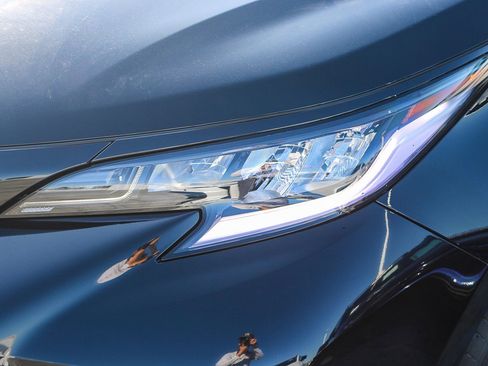 New 2026 Toyota Sienna XSE image 5