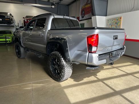 Used 2019 Toyota Tacoma TRD Sport image 35