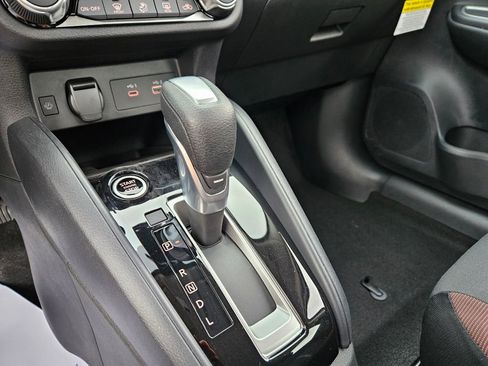 New 2025 Nissan Versa SR w/ Trunk Package image 8