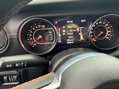 Used 2021 Jeep Wrangler Unlimited Sahara image 13