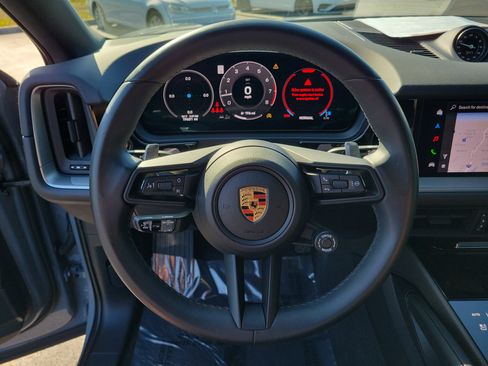 Used 2024 Porsche Cayenne Coupe AWD/4WD image 26