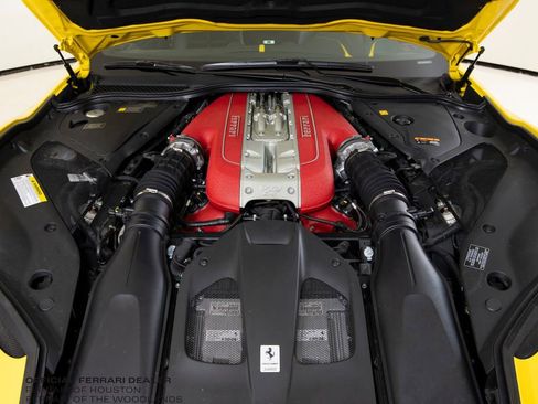 Used 2019 Ferrari 812 Superfast RWD image 28