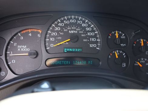 Used 2005 Chevrolet Silverado 2500 LS w/ Heavy-Duty Power Package AWD/4WD image 14