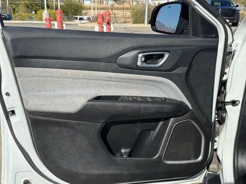 Used 2023 Jeep Compass Latitude image 27