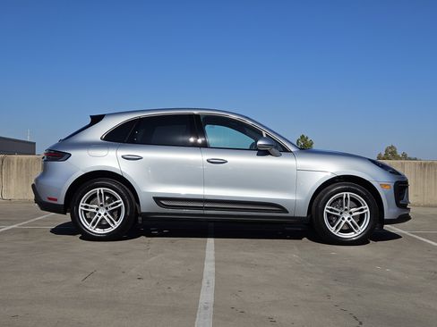 Certified 2025 Porsche Macan image 9