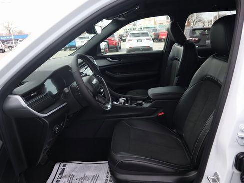 New 2025 Jeep Grand Cherokee L Altitude image 8