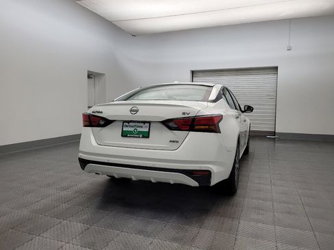 Used 2024 Nissan Altima 2.5 SV image 7