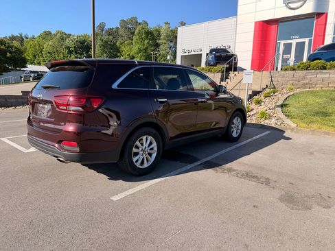 Used 2019 Kia Sorento FWD V6 image 4