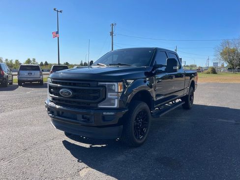 Used 2022 Ford F250 Lariat w/ Black Appearance Package image 12