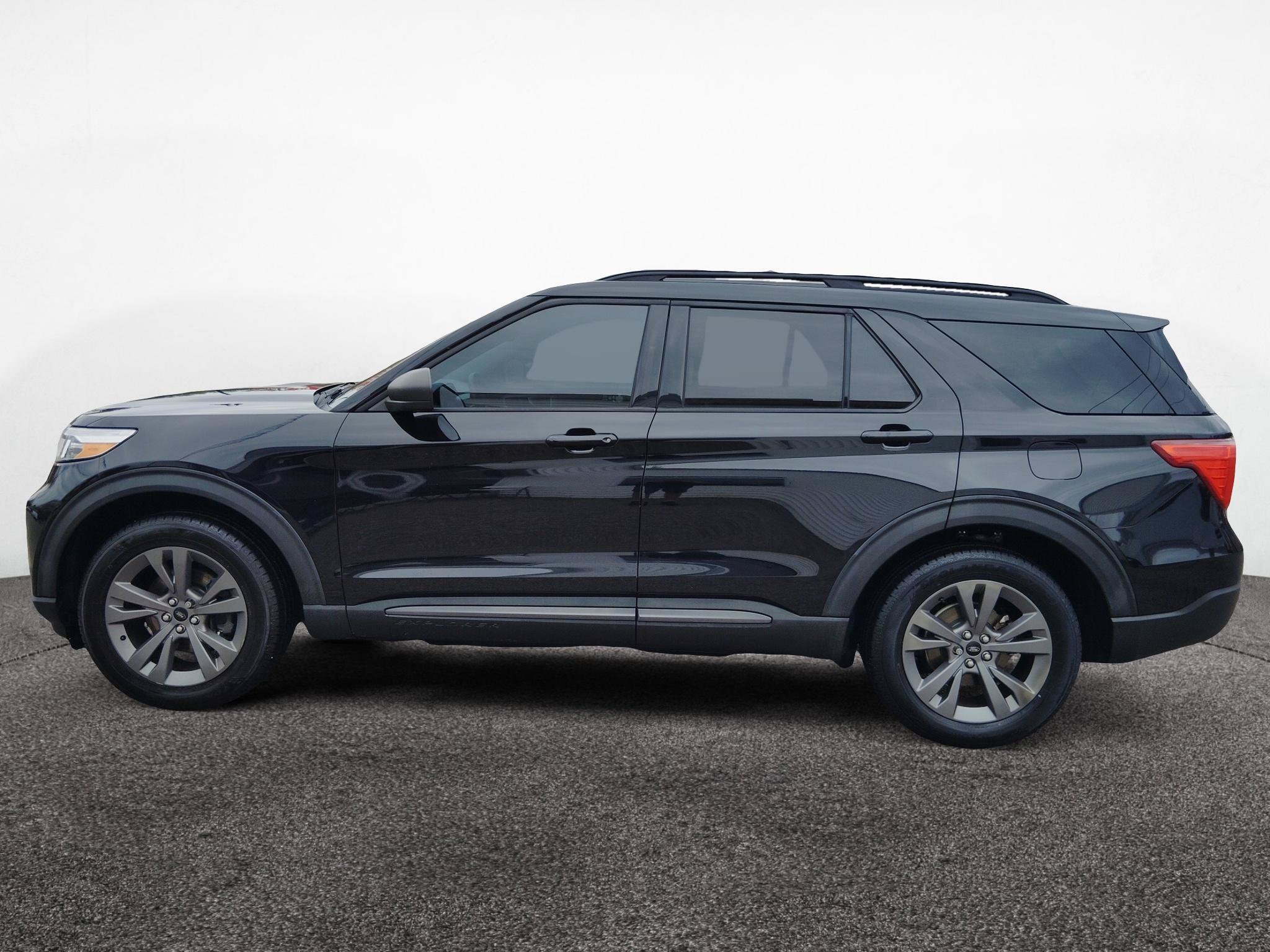 Used 2021 Ford Explorer XLT w/ Equipment Group 202A AWD/4WD image 4