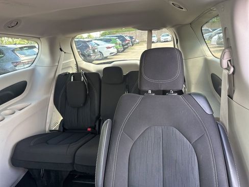Used 2024 Chrysler Voyager LX image 11
