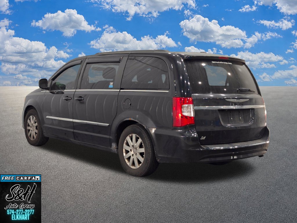 Used 2013 Chrysler Town & Country Touring FWD image 14