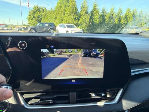 Used 2025 Chevrolet Equinox LT FWD image 16