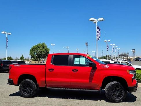 Used 2024 Chevrolet Silverado 1500 LT Trail Boss w/ Convenience Package II AWD/4WD image 3