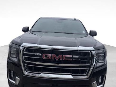 Used 2023 GMC Yukon SLT w/ SLT Premium Package image 3
