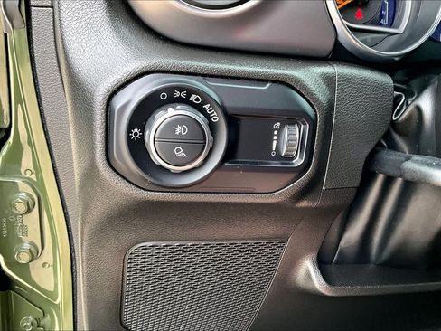 Used 2023 Jeep Gladiator Sport AWD/4WD image 32